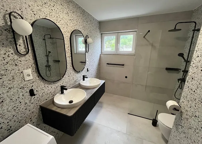 Mediterra 3 شقة تْسْغيكفانِتْسا